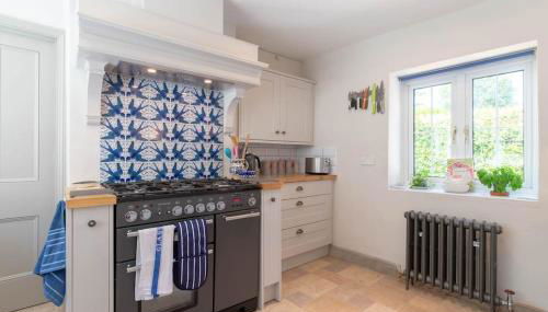 Storm Cottage - Photo 2