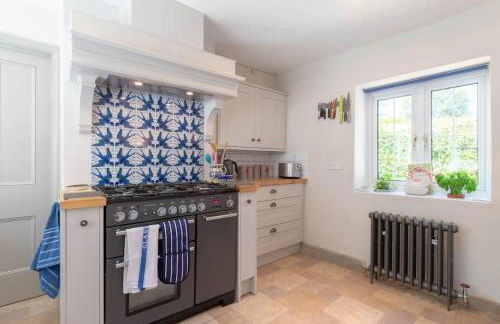 Storm Cottage - Photo 2