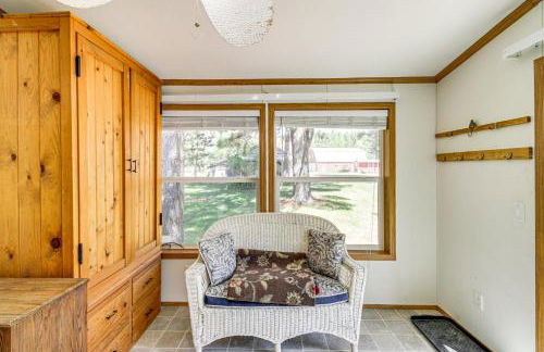 Waterfront Family Home with Yard on Portage Lake - Foto 10