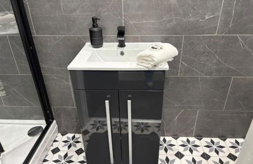 Lux Style Homes -1 BED APARTMENT close to City Centre - Free WIFI - Free Parking - Smart TV - Full Kitchen - Self Check In - Foto 22