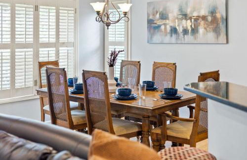 Relaxing 3BR Duplex Home w/ Pool & Patio - Foto 15