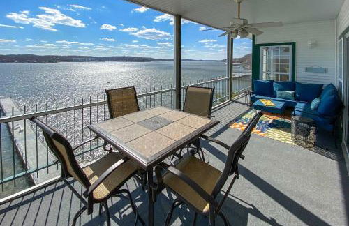 Pool Access Waterfront Lake Ozark Condo with Patio - Foto 2