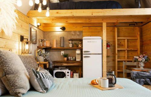 Meadow View Romantic Nature Stay w Barn, Outdoor Tub and Sauna - Foto 13