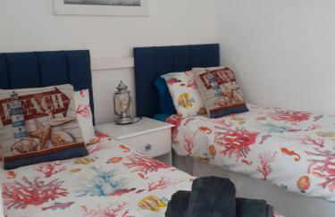 WELCOMEHOUSE close to east beach, shops, restaurants and RAF base - Foto 19