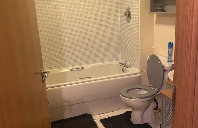 Whitworth Street Apartment in Manchester - Photo 14