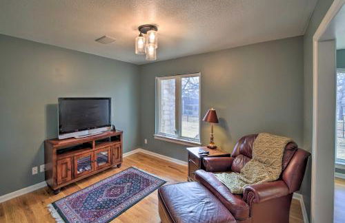 Grand Tulsa Getaway with Private Pond, Dock and Deck - Foto 30