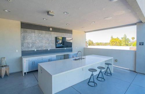Bright 1BR Uptown Biltmore Gym Pool Parking WD - Foto 49