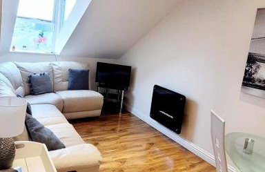 Apartment 4 - striking, 2 bedroom luxury apartment - close to town, mainline rail & theatre - Photo 15