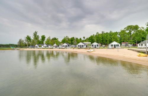 Sandy Beach and Sunset Views Cedarville Cabin 3! - Foto 21