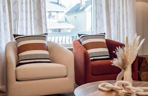 Oakwood Charm Family-Friendly 3BR Getaway - Photo 9