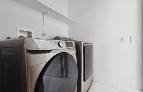 Luxury Modern Waterfront House in BEST Location! King Bed Suite & Close to Beach - Photo 32