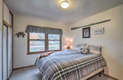 Birchwood Cottage with Red Cedar Lake Access! - Foto 12