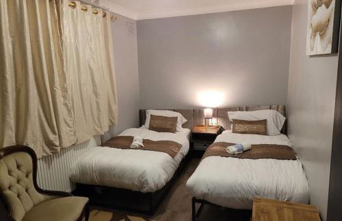 Sleek 2 bedroom flat-sleeps up to 5 guest - Foto 2