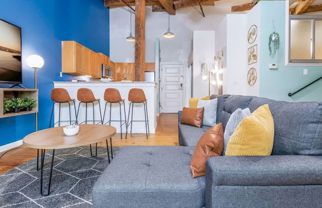 100 Year-old Historic Brick 2BR Loft Large Patio2 - Foto 30