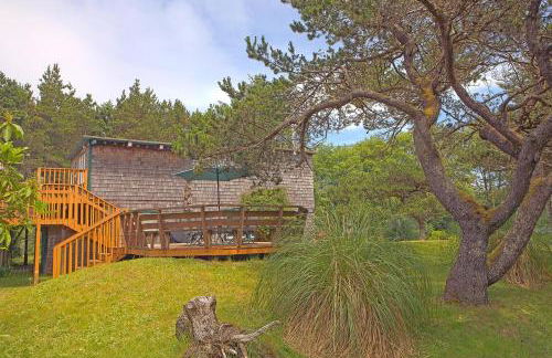 Cozy 2BR cabin near beach with deck fireplace. - Foto 20