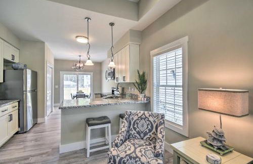 Ocean Isle Beach Home with Shared Lanai and Grill - Foto 5