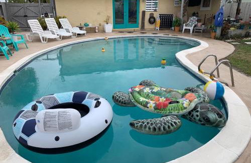 Quaint Coastal Pool Home on Florida's Space Coast - Foto 1