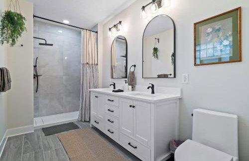 Spacious 4BR in Kamms Corners Cleveland - Game Room - Sleeps 9 - Foto 24