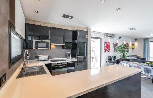 Awesome Home In Sant Pere Pescador - Foto 22