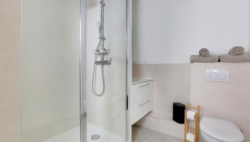 La Résidence Alpha Viroflay 202 - 1 chambre - 2 pers - Foto 3, towels, Shower