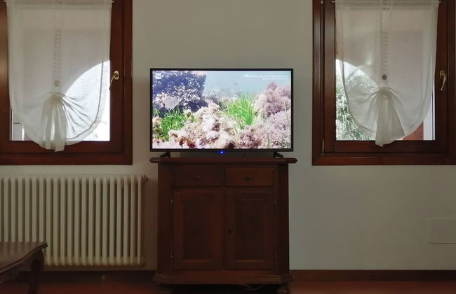 Comfortable House - Garden and Parking - Photo 8