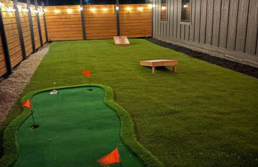 NEW Build Home with Outdoor Oasis, Game Room & Bunkroom - Foto 1