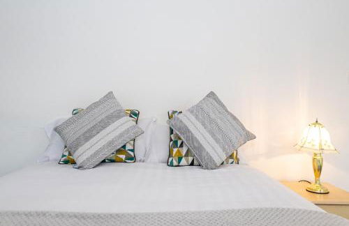 Cheadle village - Photo 17