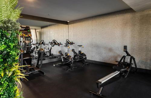 Sleek Loft 15 Min from NYC with Manhattan View - Foto 10