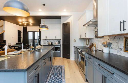 Rooftop Deck Hot Tub Fire pit Sleeps 10 - Foto 20