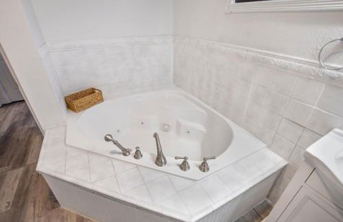 Kemah Boardwalk Retreat Sleeps 7 King Bed - Foto 9