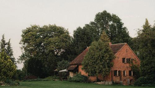 Apartament w XIX-wiecznym Spichlerzu nad Jeziorem z dostępem do parku i widokiem na Dworek Modrzewiowy z 1823 roku - Foto 2