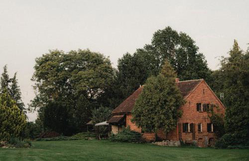 Apartament w XIX-wiecznym Spichlerzu nad Jeziorem z dostępem do parku i widokiem na Dworek Modrzewiowy z 1823 roku - Foto 2