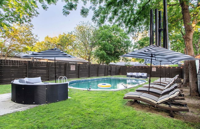 Lamar Suites by Avantstay 2 Homes w/ Shared Pool - Foto 12