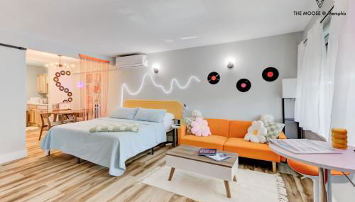 The Moose #10 - Stylish Loft with King Bed, Free Parking & Wi-Fi - Foto 2