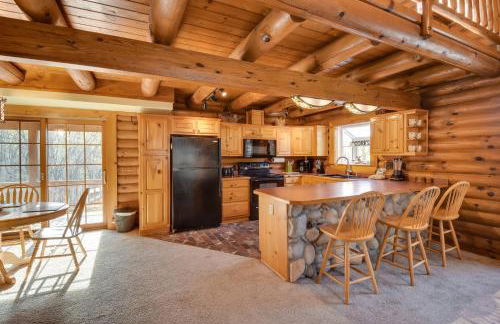 Family Getaway Georgia Cabin with Outdoor Hot Tub - Foto 7