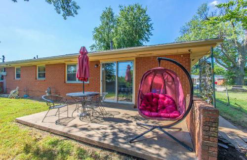 Spacious Home - Pet Friendly with Fenced Backyard - Foto 24