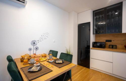 Apartment - free parking in garage , mountain and seaview , quiet neighbourhood - Photo 13