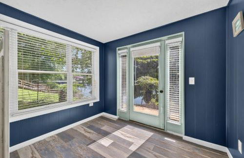 Lakefront Getaway with Private Dock & Scenic Views home - Foto 9