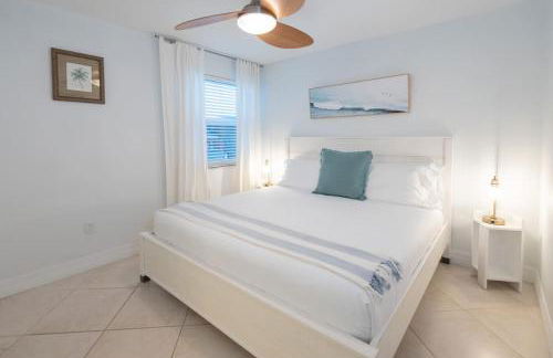 Pet-Friendly 2BR - No Pet Fees - Walk to Beach - Foto 8