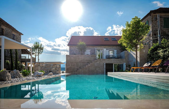 Villa Lastva is a Five Star Seafront Luxury Villa With Privite Pool - Foto 1