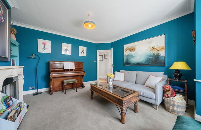 A Delightful 4-bedroom Home With a Private Garden - Foto 10