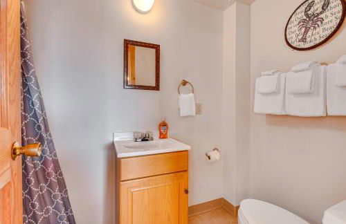 Peaceful Wells Retreat with Deck and Water Views - Foto 13