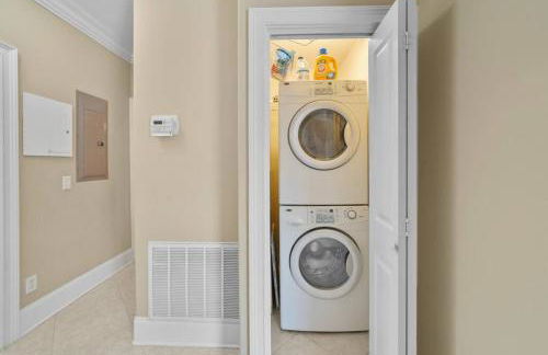 Summer Special, Lux 4BR House Sleeps 12, Pool, Elevator, King bed - Foto 34