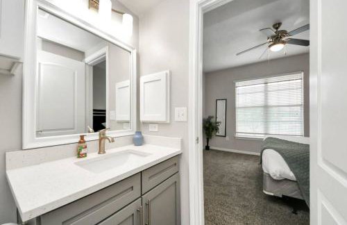 Lux Resort-Style Pool, Gym, Parking Near Houston - Foto 16