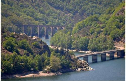 Sur les rochers du lac & location-rando en VTT - Foto 6