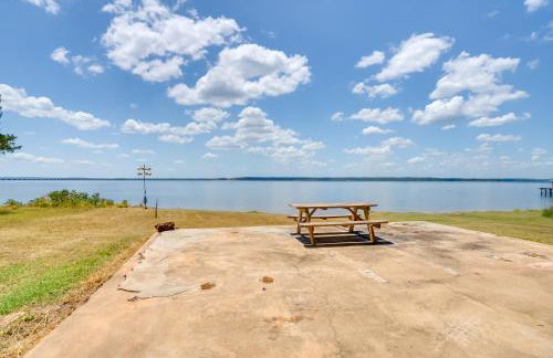 Fishermans Paradise Lake-View Home in Many! - Foto 25