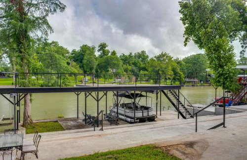 Outdoor Entertainment Space: Home in McQueeney - Foto 30