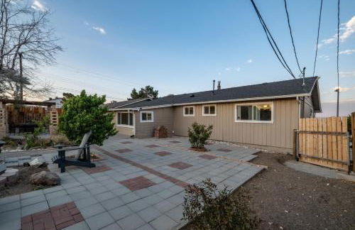 MtnCity Views 4BR Firepit FamilyRetreat NearUNR - Foto 46