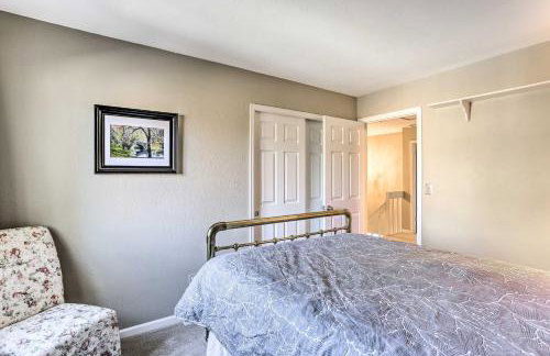 Near Shops & Eats! Centennial Home w/ Sunroom - Foto 28