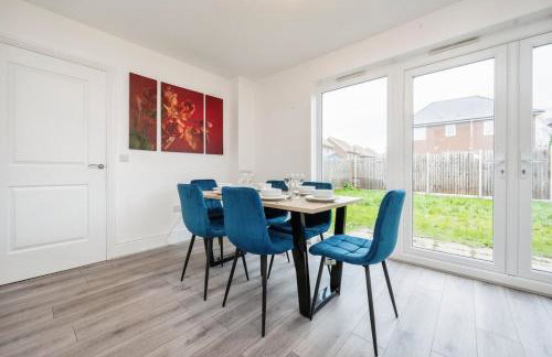 Spacious Luton Home Sleeps 8 - Foto 7